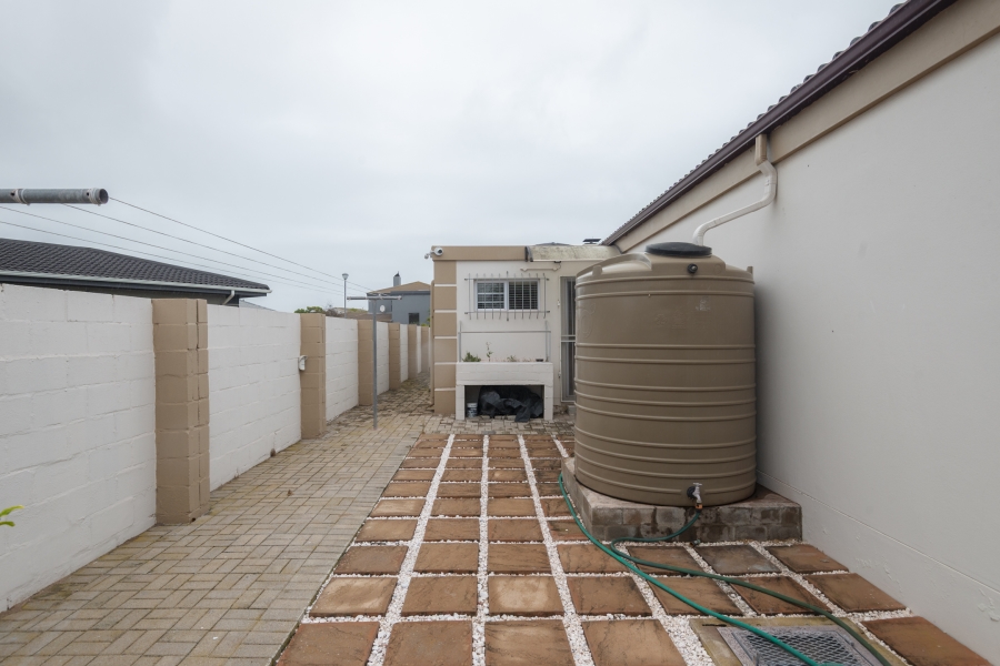 5 Bedroom Property for Sale in Country Club Western Cape